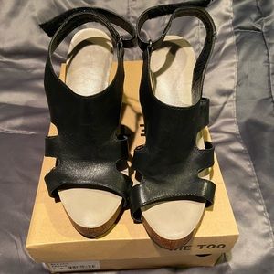 Me Too Fresia black wedge sandal sz 7.5M